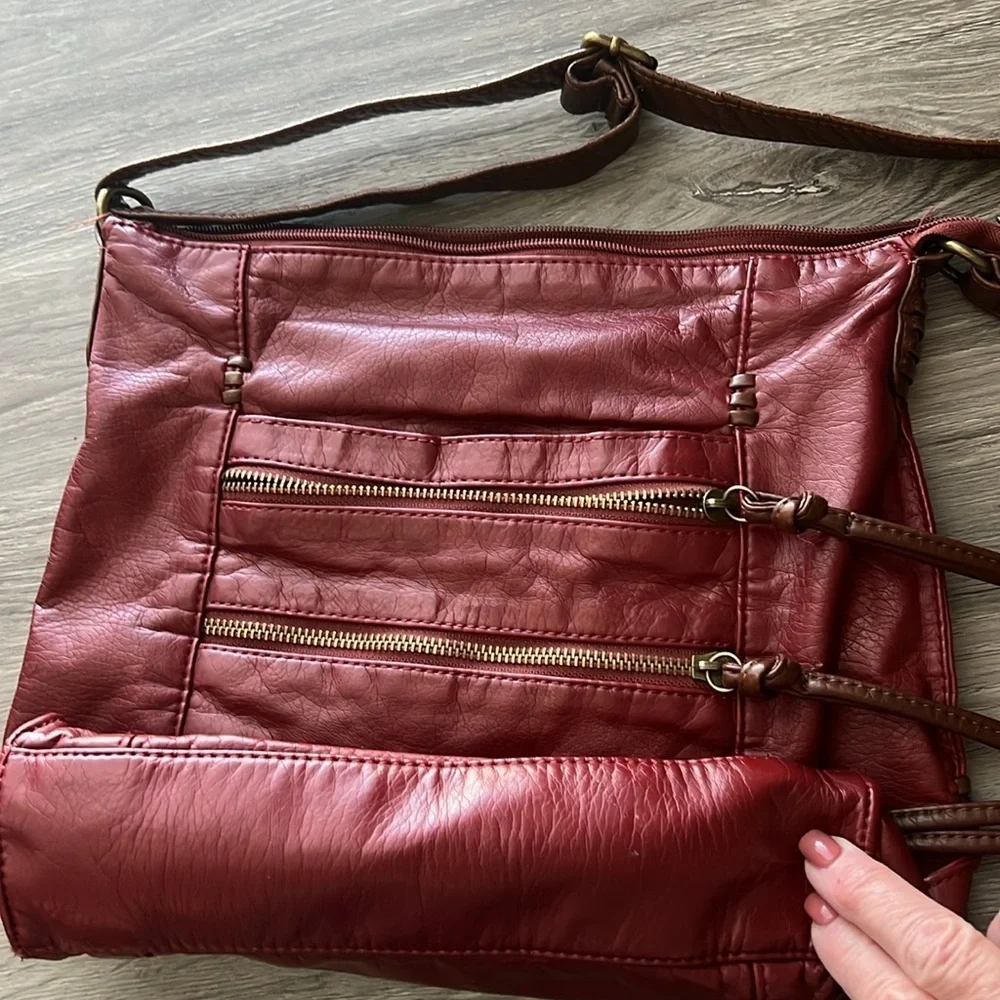 Bueno over the shoulder or cross body bag. Brick red. Lots of pockets. L… - Picture 7 of 8